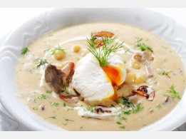 „Kulajda“ – Altböhmische Suppe mit weich gekochtem Spiegelei