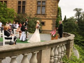 Hochzeitszeremonie im Schloss - Hinterhof